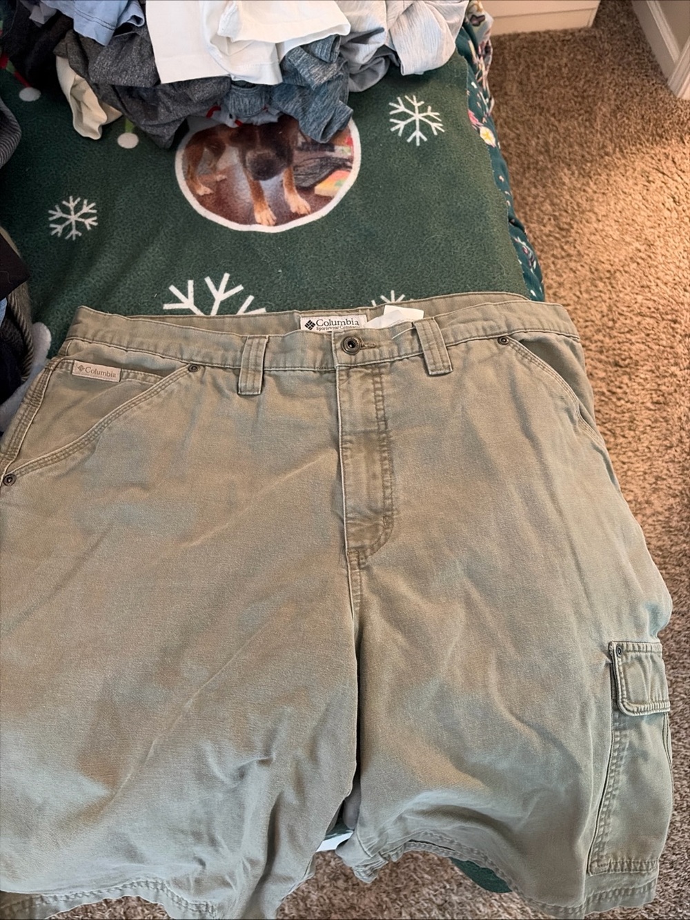 Columbia Men's Sage Green Cargo Shorts